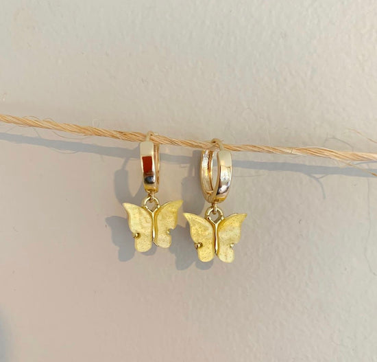 Load image into Gallery viewer, 18k Gold Plated Mariposa Huggie Hoop Earrings
